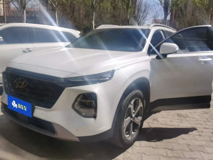 2023 Hyundai Santa Fe Traveler 380T GDi Automatic Two-Wheel Drive LUX Premium Edition