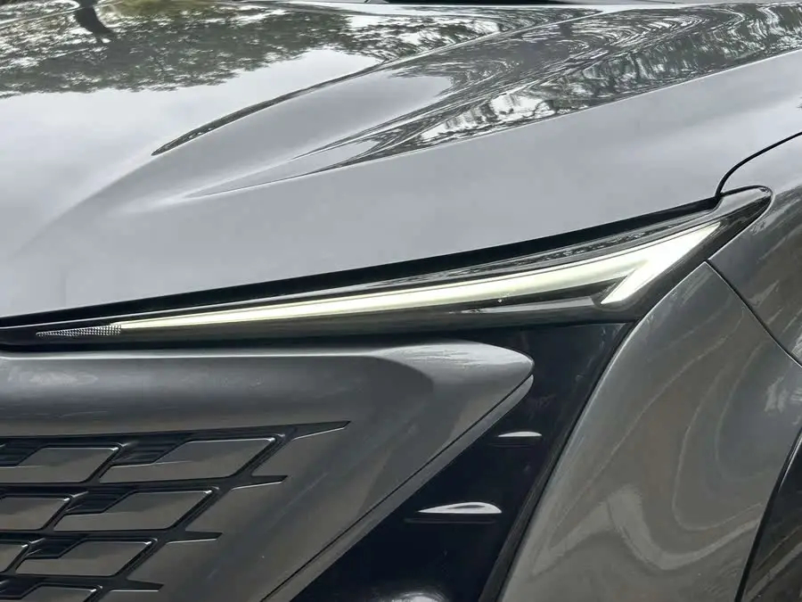 شانغهاي UNI-T 2023 الجيل الثاني 1.5T النسخة الرياضية الفاخرة