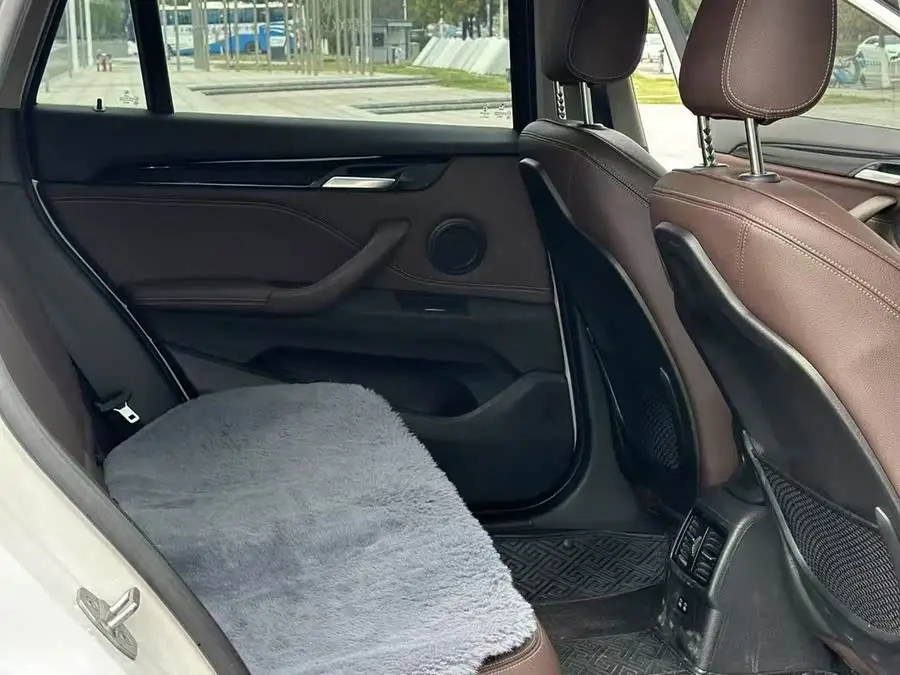 بي إم دبليو X1 2020 sDrive25Li الطراز الرائد