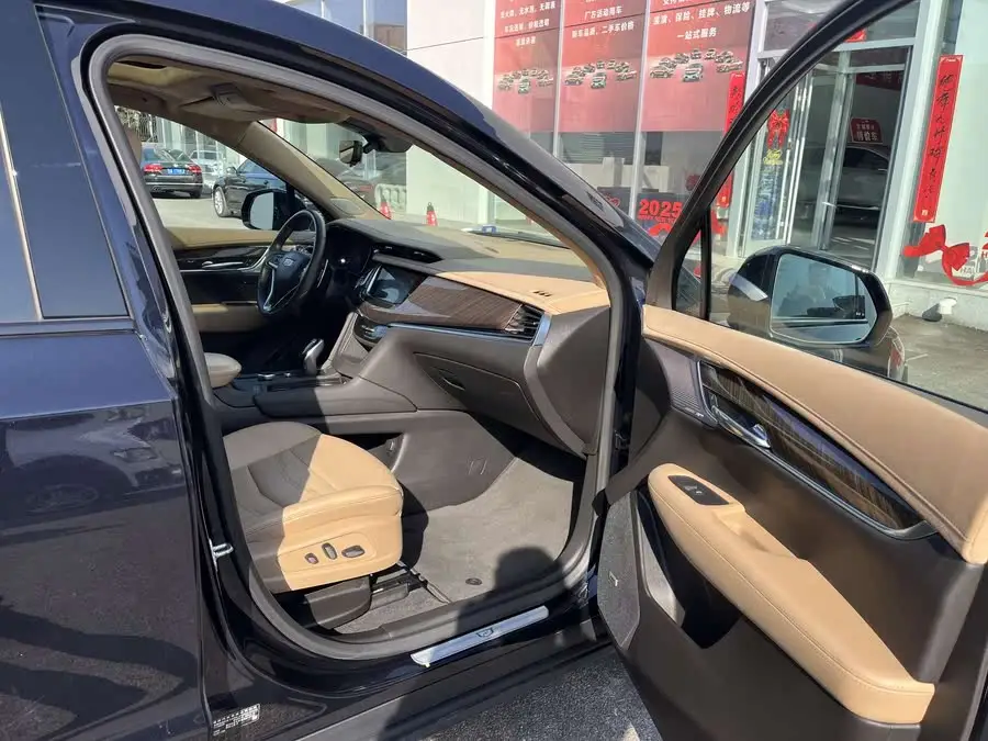 كاديلاك XT6 2022 2.0T ستة مقاعد دفع رباعي بلاتينيوم