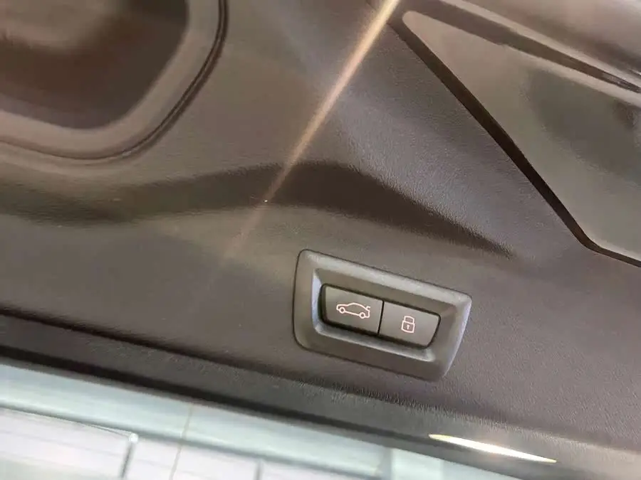 بي إم دبليو X5 2023 xDrive 40Li حزمة M الرياضية الليلية الحصرية