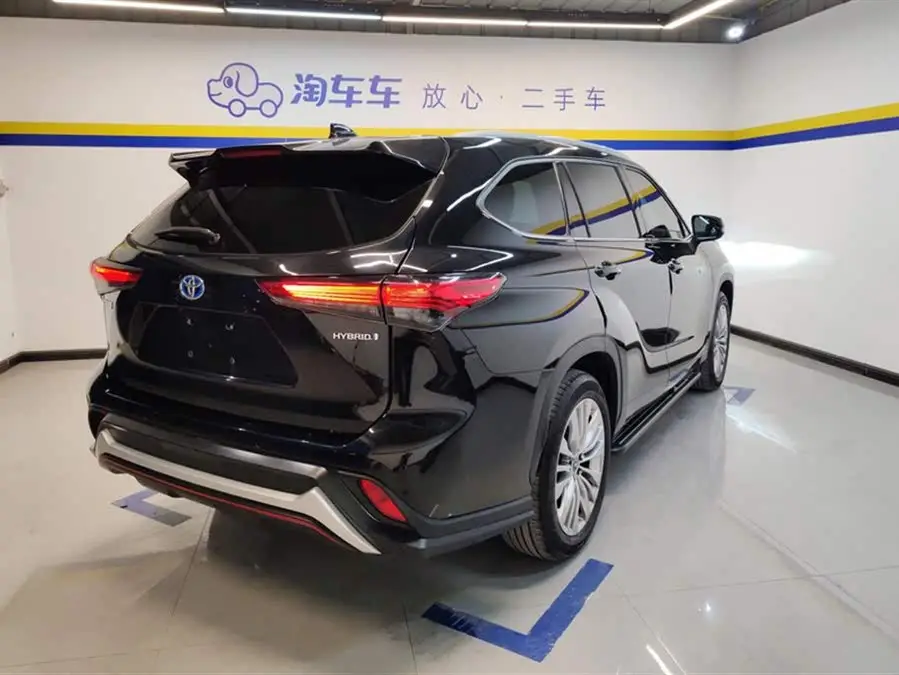 هايلاندر 2022 هايبرد 2.5 لتر دفع رباعي بريميوم 7 مقاعد