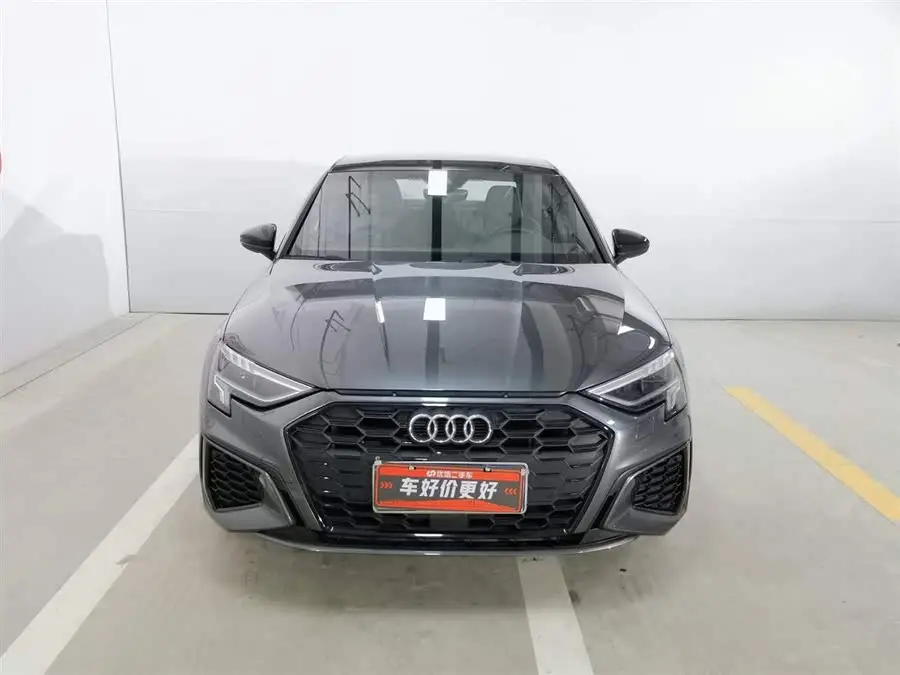 أودي A3 2022 طراز A3L ليموزين 35 TFSI طراز رياضي أنيق