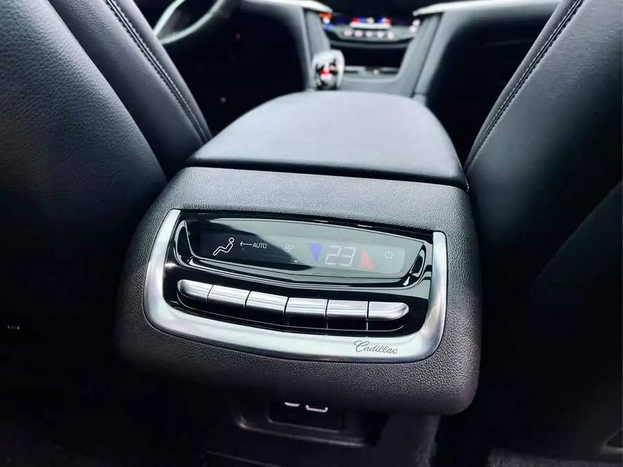 كاديلاك XT6 2021 2.0T ذو ستة مقاعد ودفع رباعي فاخرة