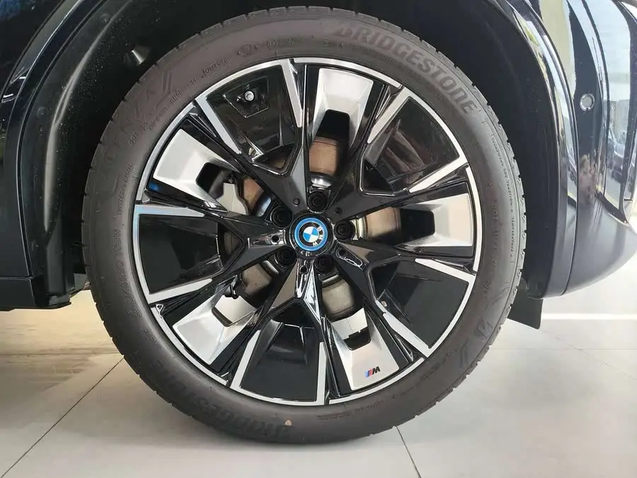 BMW iX3 2024 Leading Edition