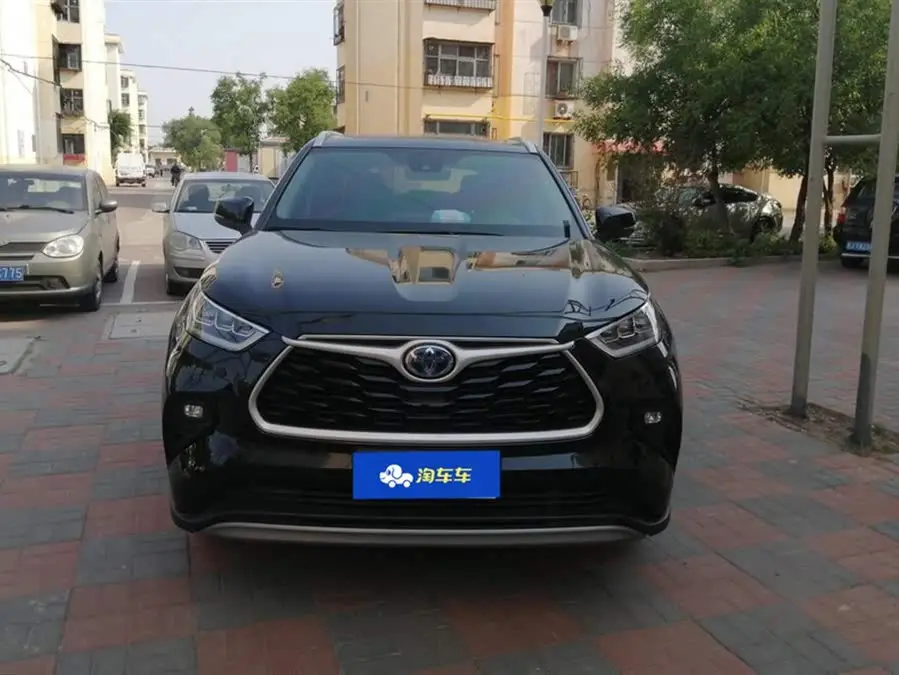 هايلاندر 2022 موديل هجين 2.5 لتر دفع كلي فئة مميزة 7 مقاعد