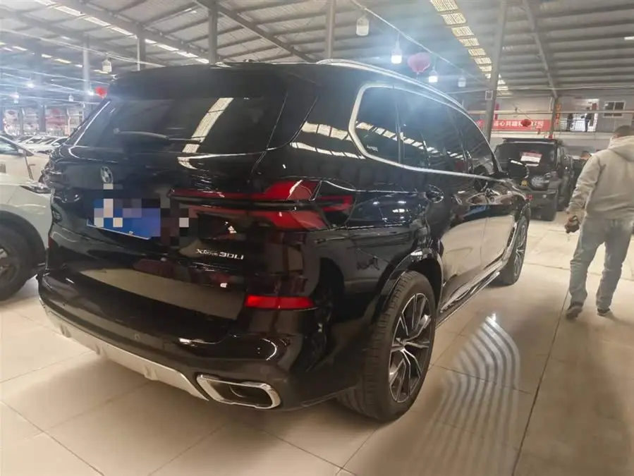 BMW X5 2023 xDrive 30Li M Sport Black Night Package