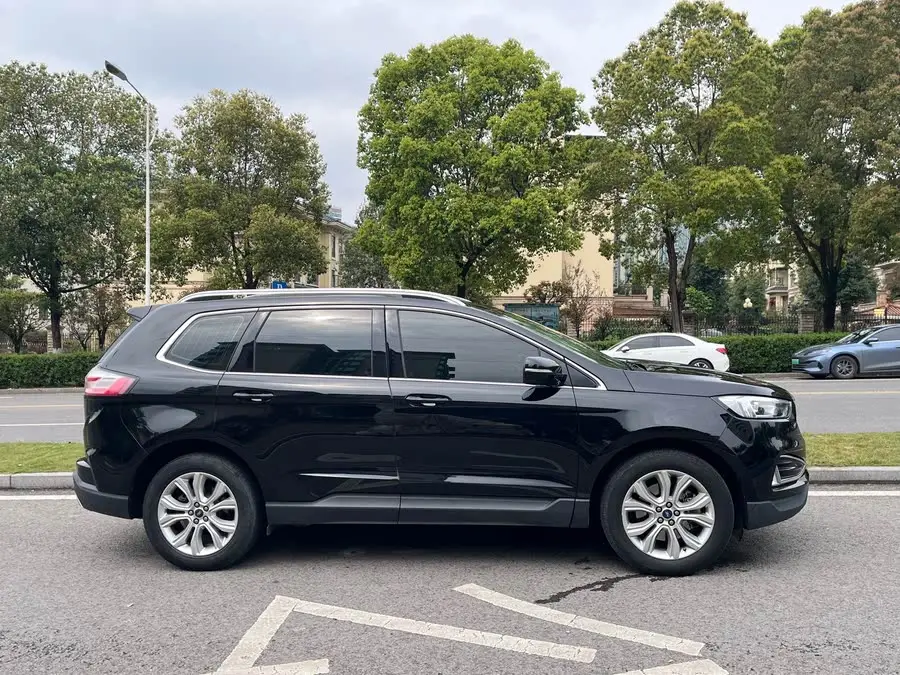 2020 Ford Edge EcoBoost 245 FWD Platinum 5-seater
