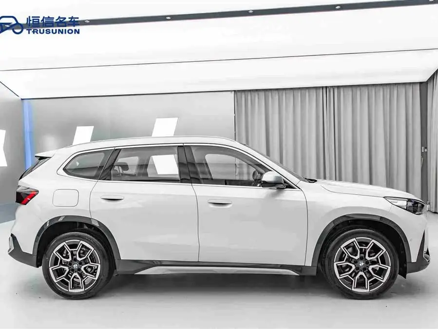 بي إم دبليو X1 2023 sDrive25Li تصميم X