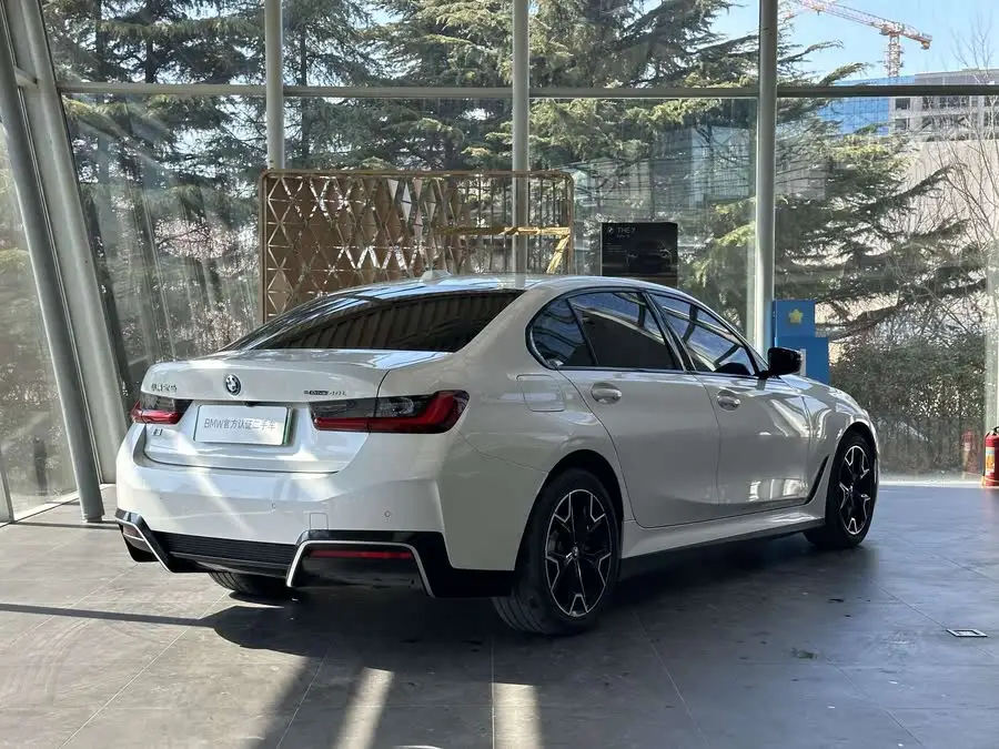 BMW i3 2024 eDrive 40 L Night Edition