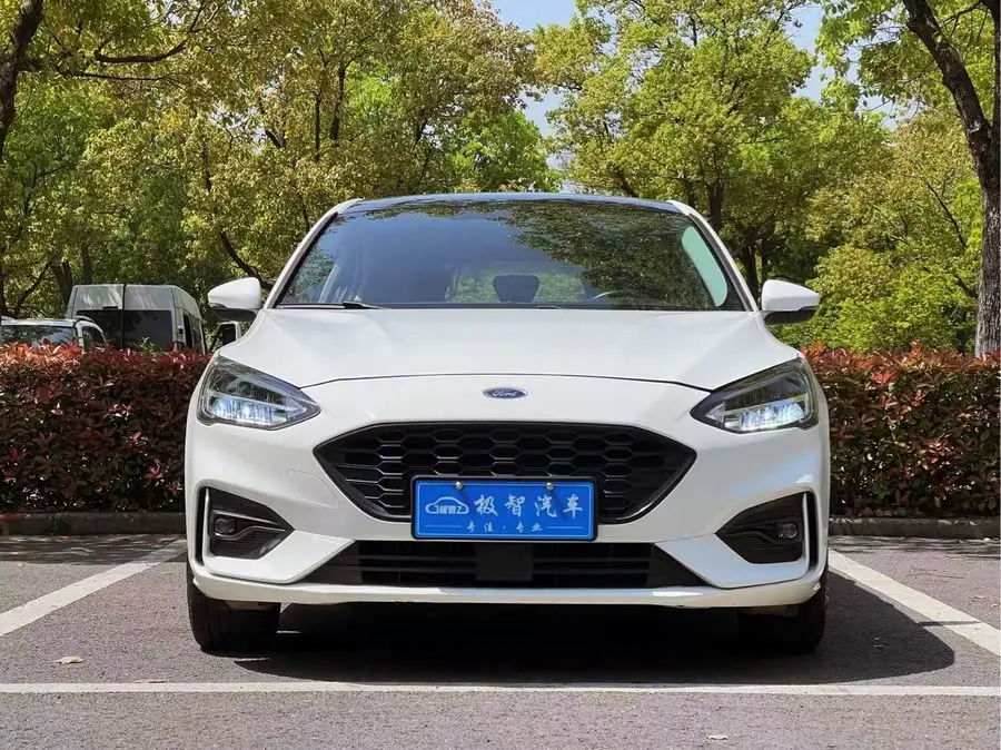 فورد فوكس 2021 سيدان إيكوبوست 180 أوتوماتيكي