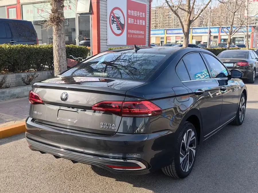 Volkswagen Bora 2023 300TSI DSG Premium Edition
