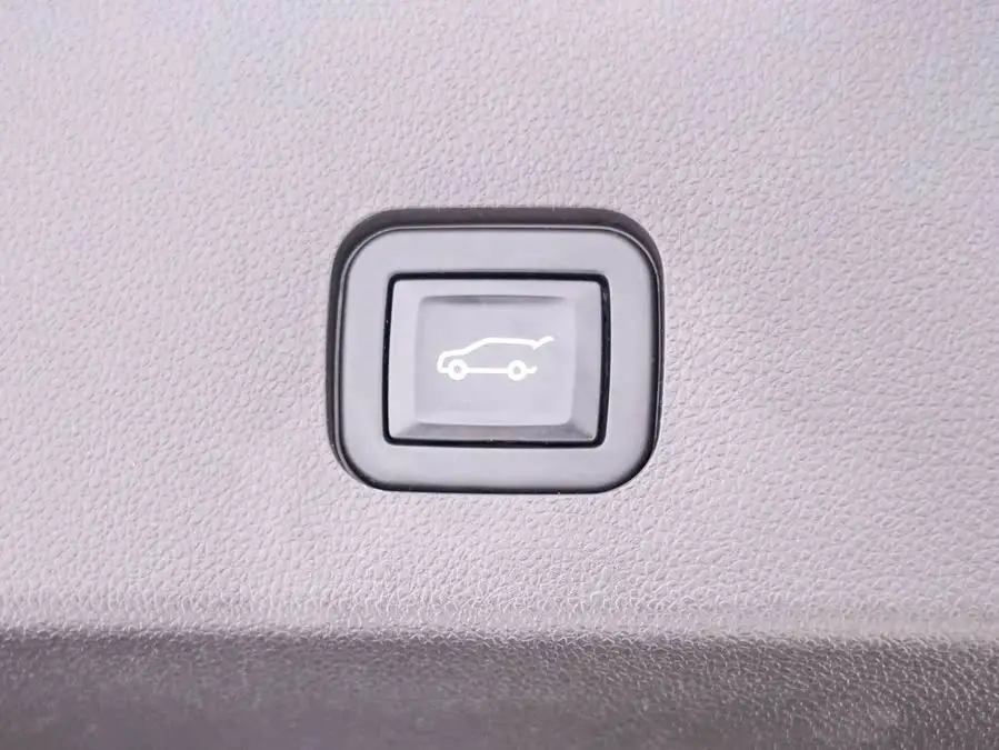 كاديلاك XT6 2022 2.0T 6 مقاعد دفع رباعي فاخر