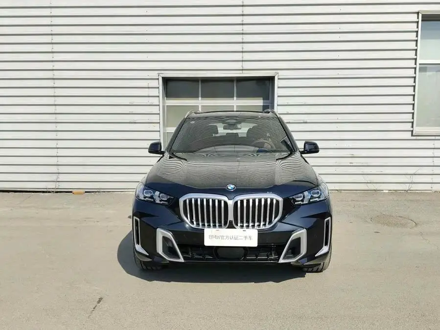 بي إم دبليو X5 2023 xDrive 40Li حزمة M الرياضية