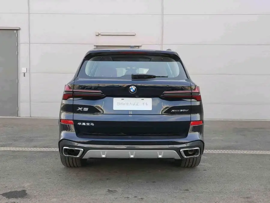 بي إم دبليو X5 2023 xDrive 30Li حزمة الرياضة M