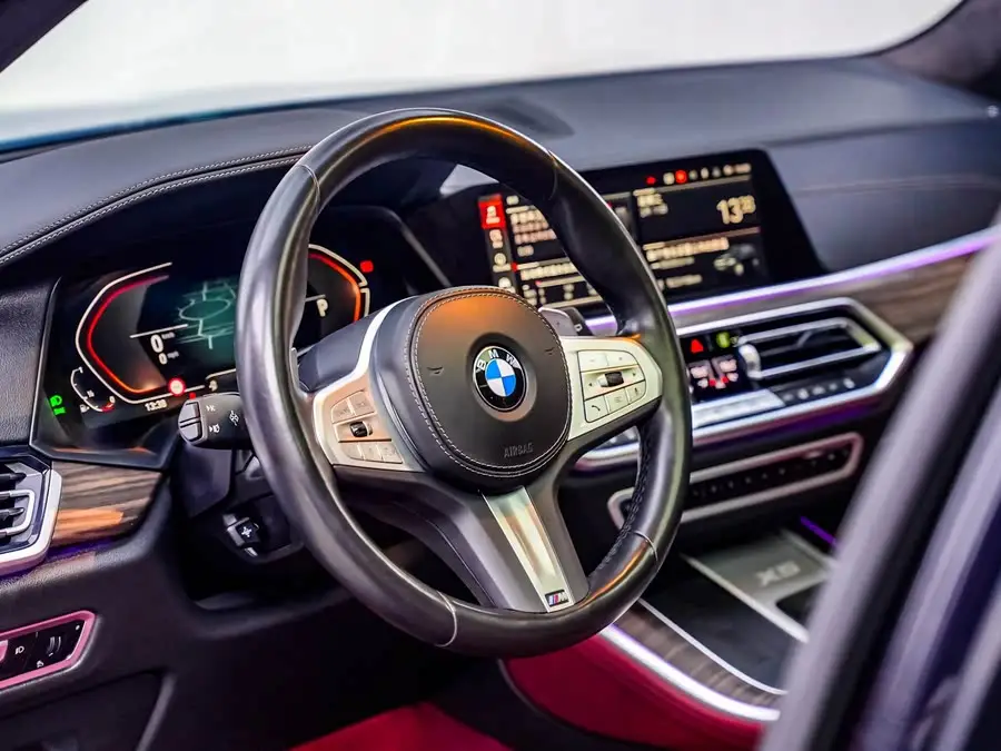 بي إم دبليو X5 2022 طراز مُعدل xDrive 40Li حزمة رياضية M