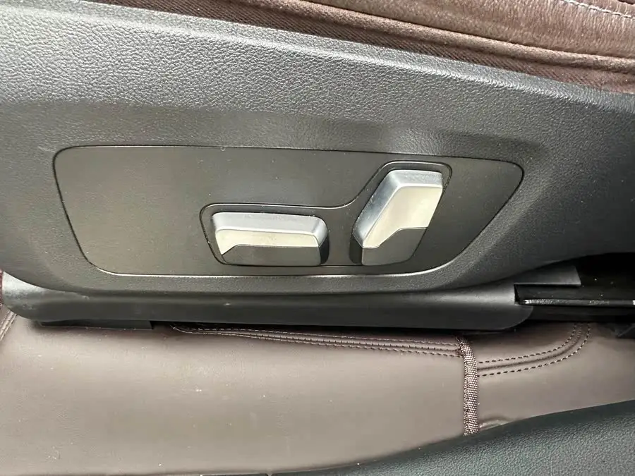 2021 BMW X3 xDrive25i Luxury Package