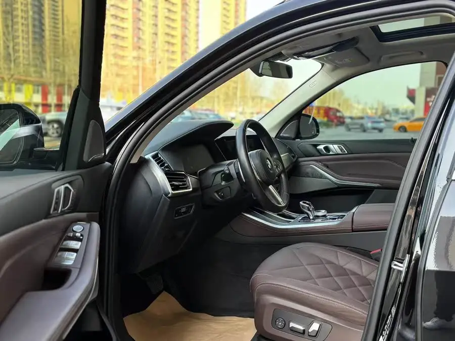 BMW X5 2022 xDrive 30Li M Sport Package