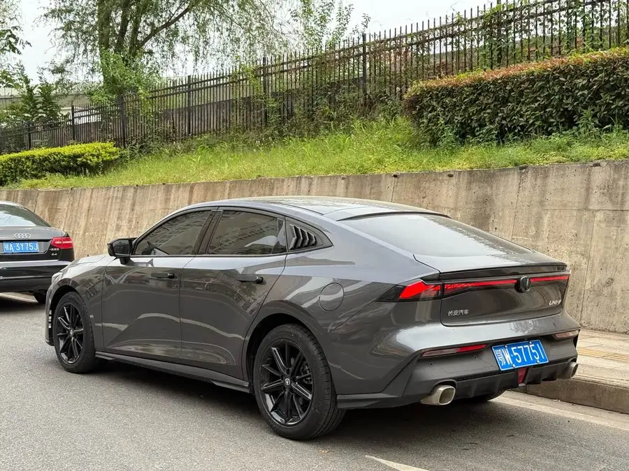 Changan UNI-V 2023 1.5T Premium