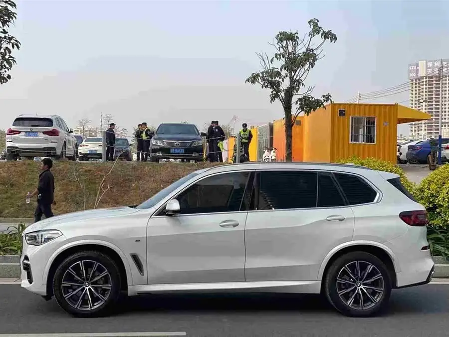 بي ام دبليو X5 2022 المحدثة xDrive 30Li مجموعة M الرياضية
