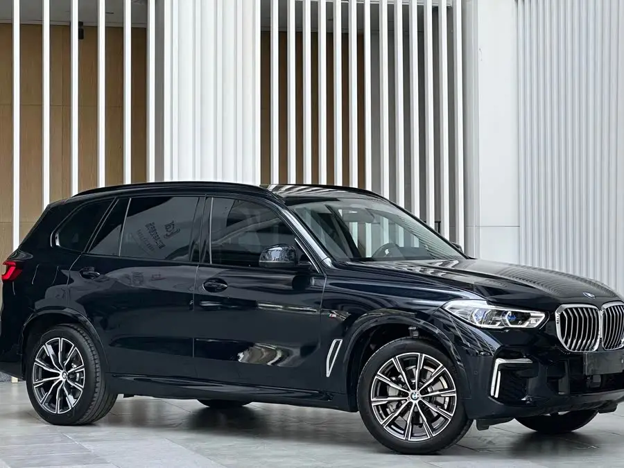 بي إم دبليو X5 2022 xDrive 30Li حزمة M الرياضية المميزة