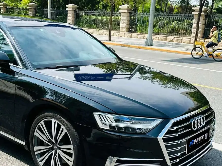 أودي A8 طراز 2022 A8L 55 TFSI كواترو النسخة الفاخرة لجمع التذكارات