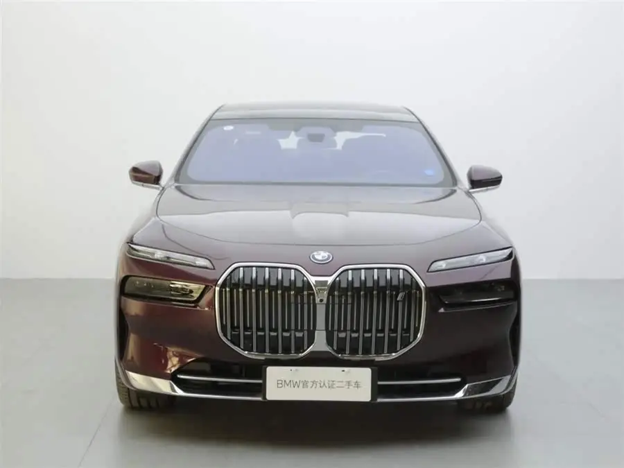 BMW i7 2023 xDrive60L Luxury Package