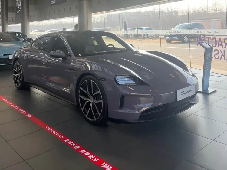 2024 Taycan 4