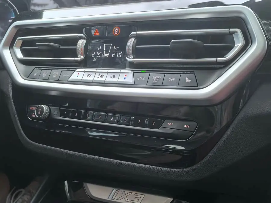 BMW iX3 2023 Leading Edition