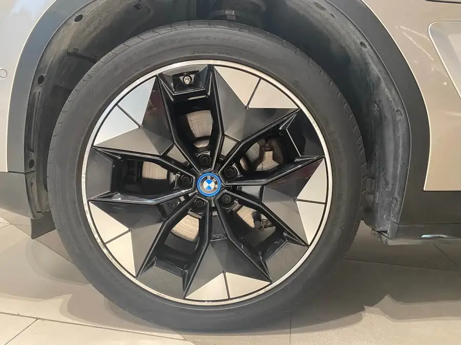 بي إم دبليو iX3 موديل 2021 إصدار القيادة