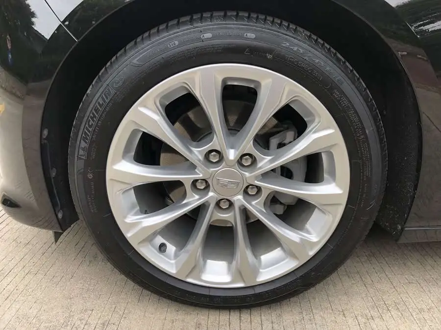 كاديلاك CT5 2023 28T الفاخرة (النسخة القياسية)