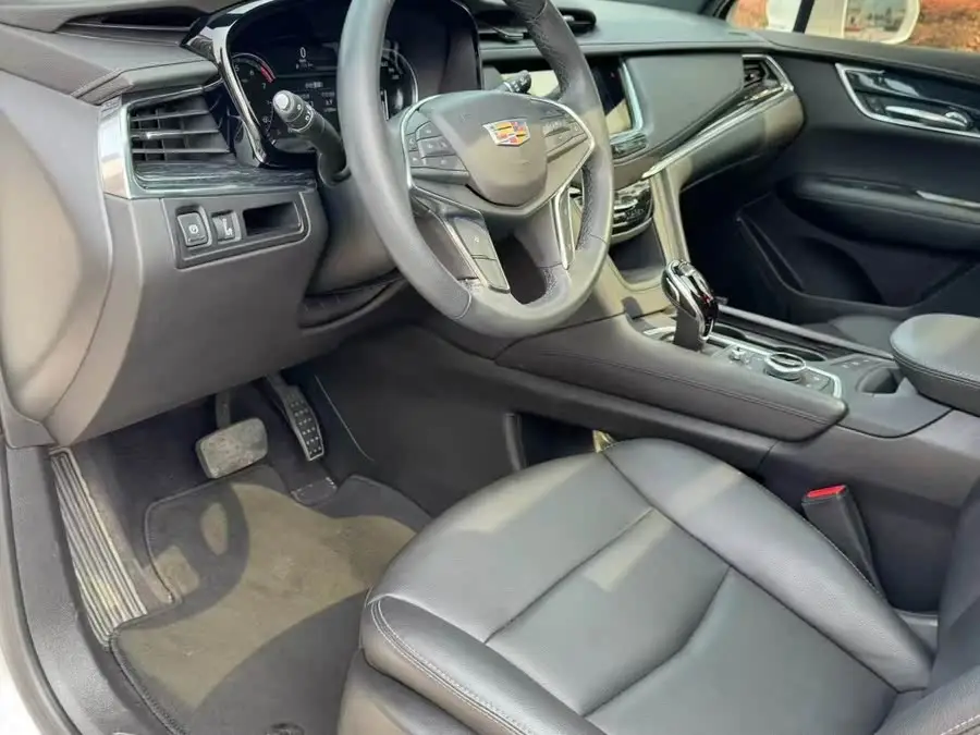 كاديلاك XT5 2022 2.0T فاخرة الدفع الأمامي