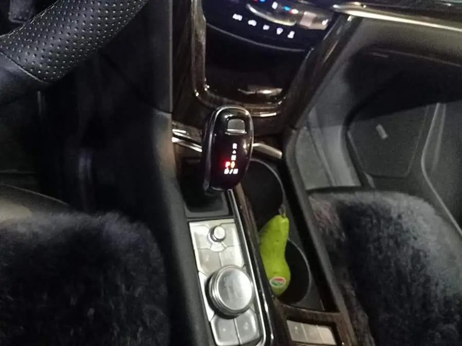 كاديلاك XT6 موديل 2021 2.0T ستة مقاعد دفع ثنائي فاخر