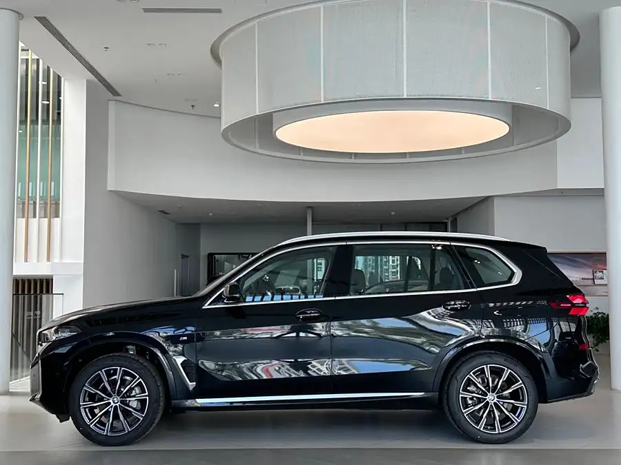 BMW X5 2023 xDrive 30Li M Sport Package