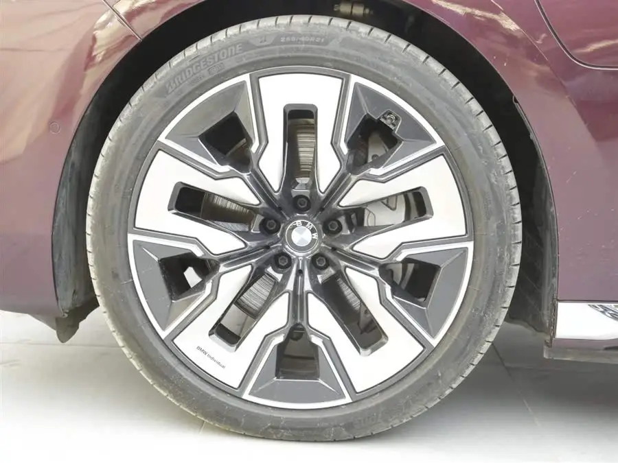 BMW i7 2023 xDrive60L Luxury Package