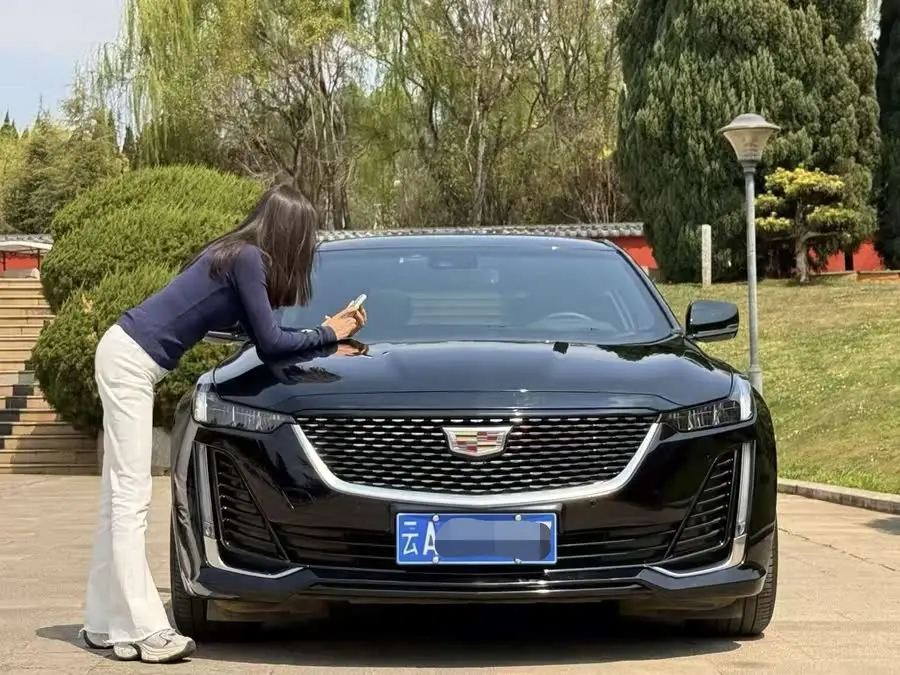 كاديلاك CT5 2023 28T الفاخرة (الإصدار القياسي)