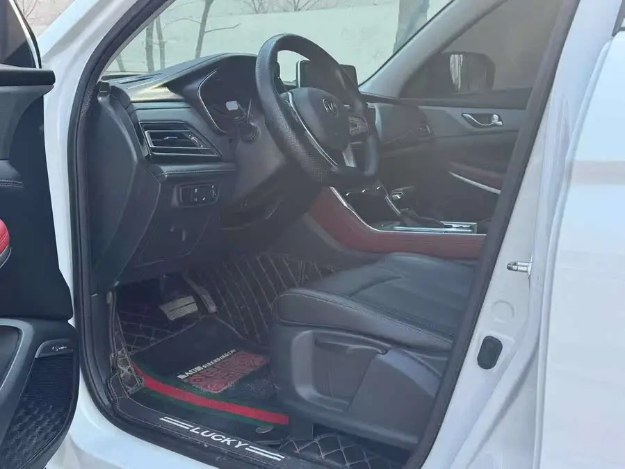 شانغهاي CS75 إصدار 2022 نسخة الحوت الأزرق 1.5T DCT الفاخرة