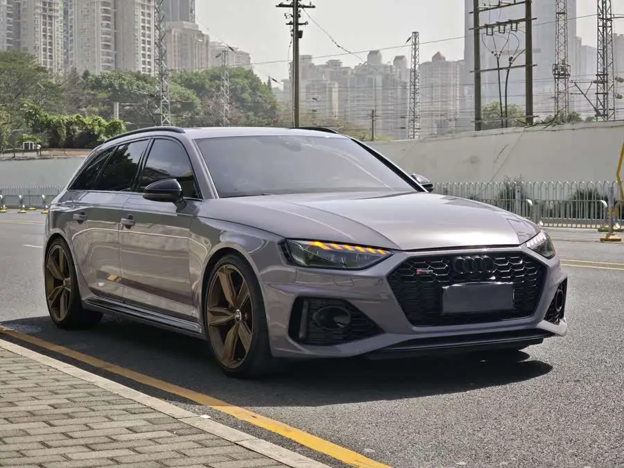 أودي RS 4 2023 RS4 أفانت إصدار بلاك