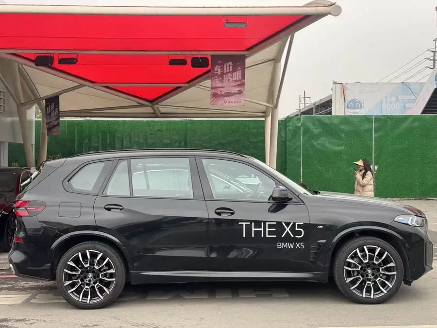 بي إم دبليو X5 2023 xDrive 40Li حزمة الرياضة M