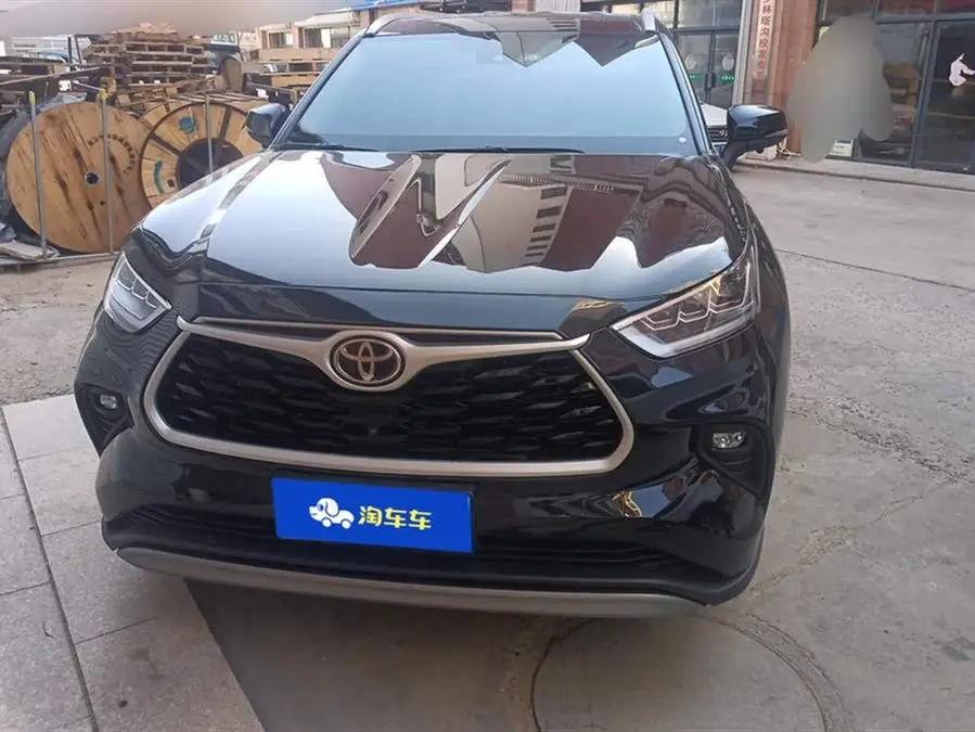 هايلاندر 2024 2.5 لتر هجينة ذكية بمحركين دفع ثنائي نسخة النخبة 7 مقاعد