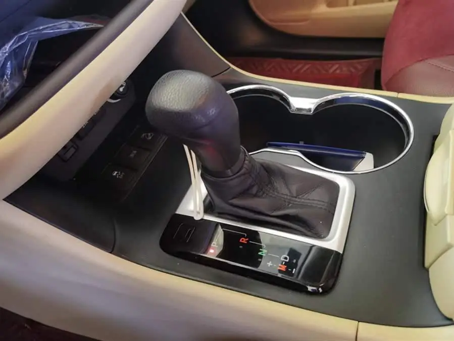 هاي لاندر 2018 2.0T النسخة الفاخرة ذات الدفع الرباعي 7 مقاعد المواصفات الوطنية السادسة