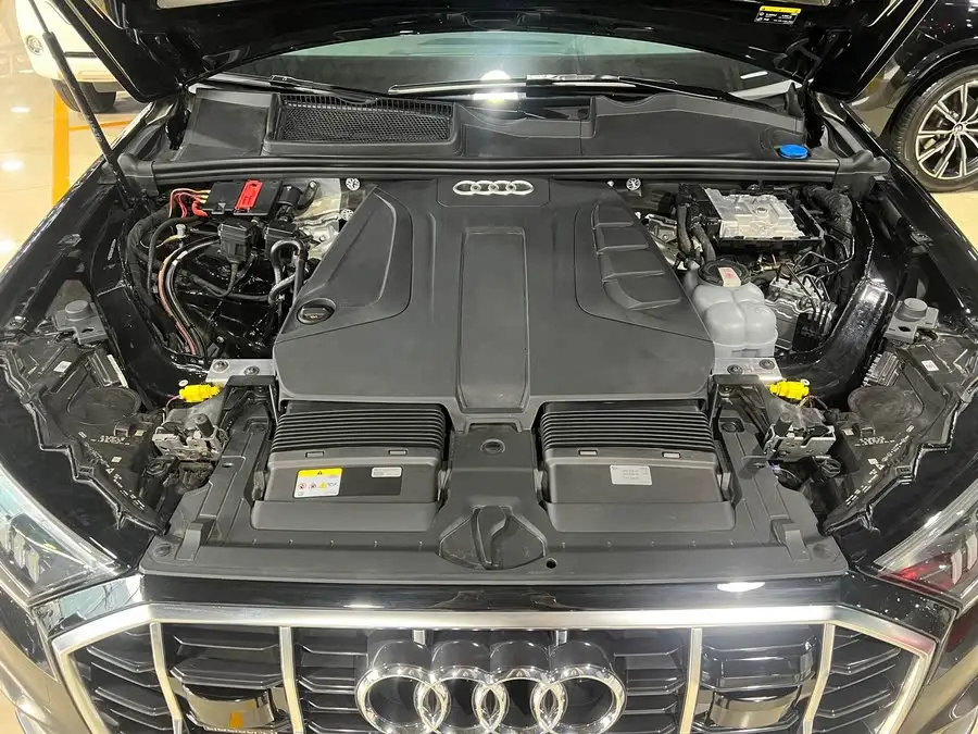 Audi Q7 2023 45 TFSI quattro S line Sport