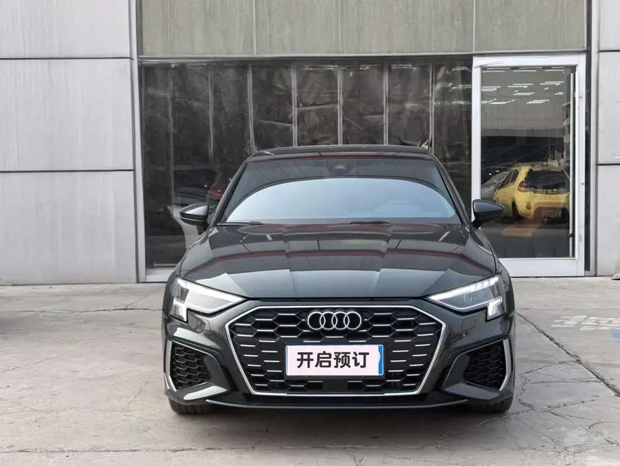 أودي A3 2024 طراز A3L ليموزين 35 TFSI الطراز الرياضي الأنيق