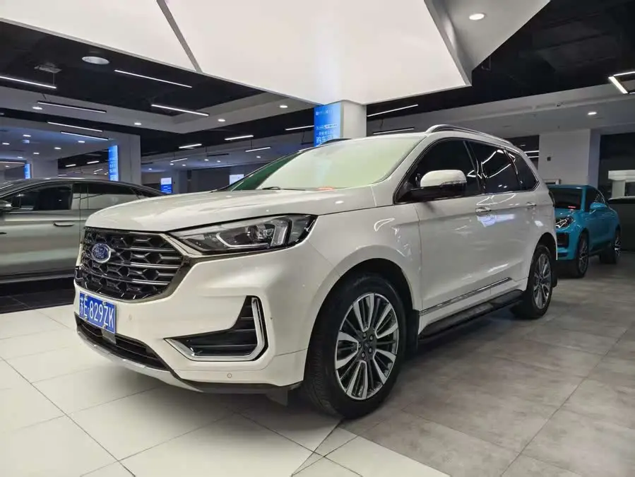 2020 Ford Edge EcoBoost 245 FWD Titanium 7-Seater