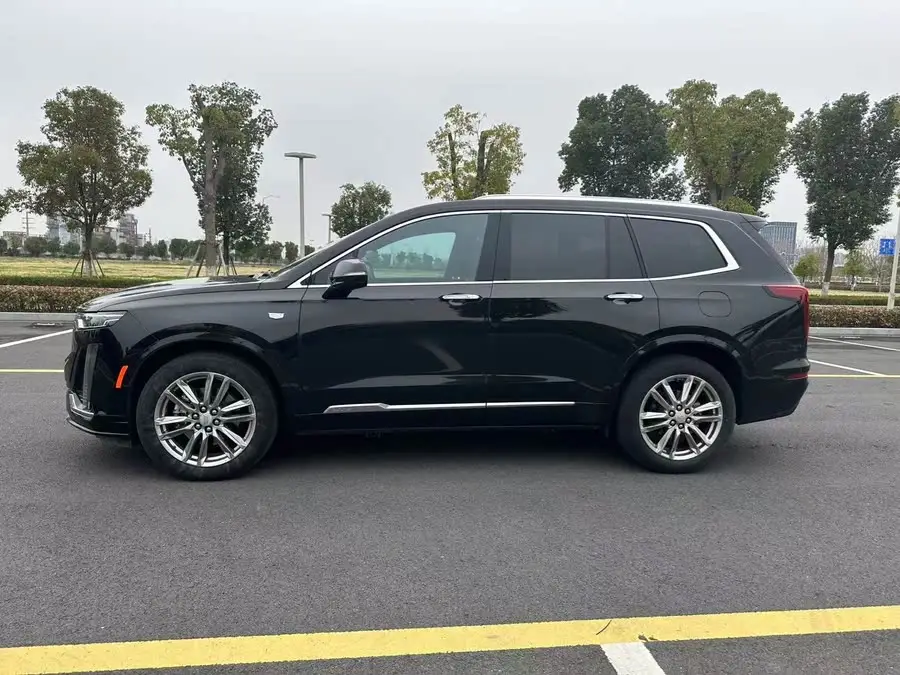 كاديلاك XT6 2022 2.0T طراز ستة مقاعد دفع رباعي فاخر