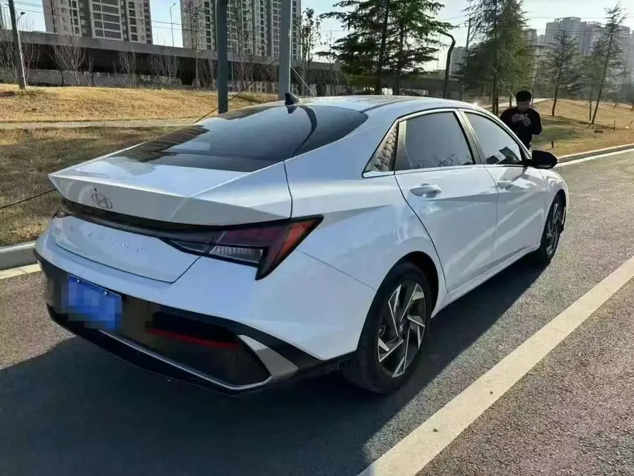 إيلانtra 2023 1.5L CVT LUX النسخة المميزة