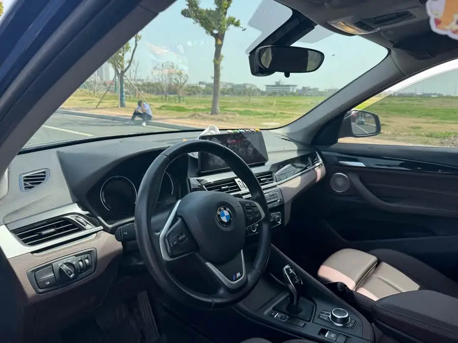 بي إم دبليو X1 2022 sDrive20Li الفاخرة