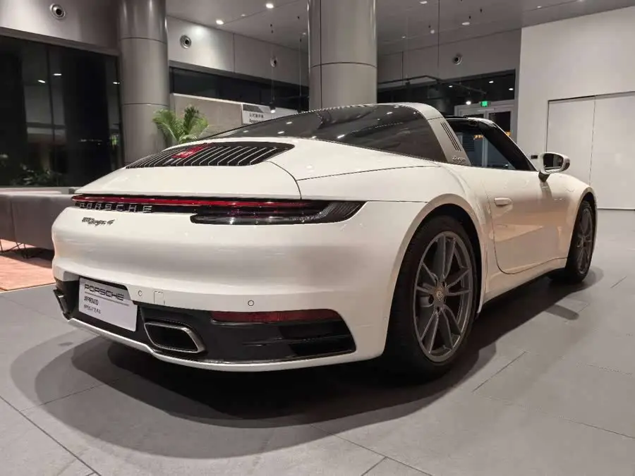 بورش 911 طراز 2023 تارغا 4 3.0T
