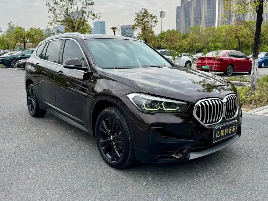 بي إم دبليو X1 2021 sDrive20Li إصدار الموضة