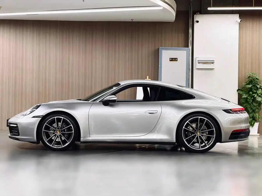 بورش 911 2023 كاريرا 3.0T